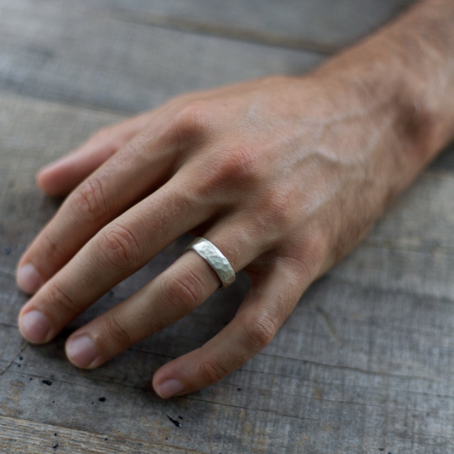 Hammered band on hand