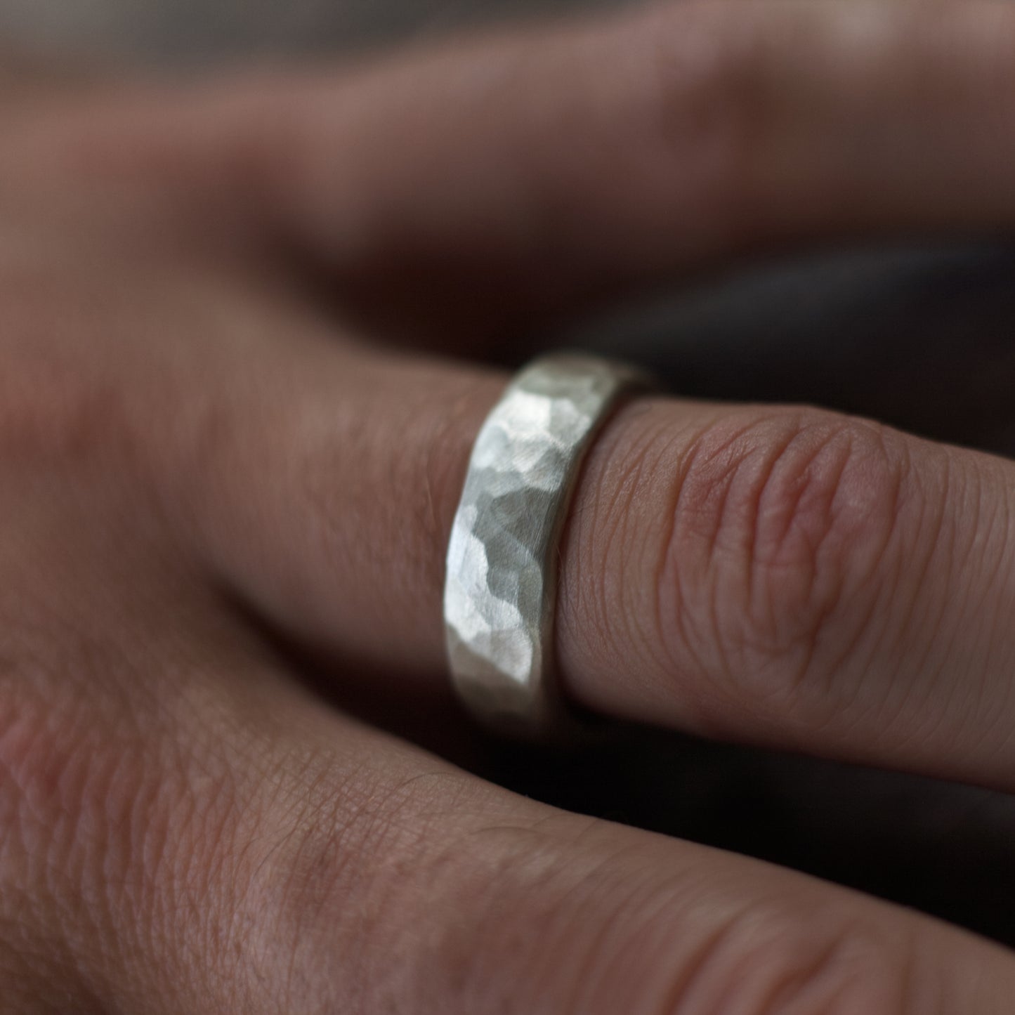 Hammered band on hand