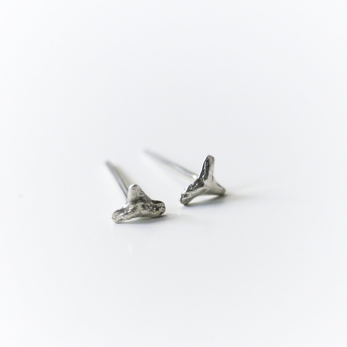 Small Sharks Teeth Studs {silver}