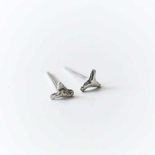 Small Sharks Teeth Studs {silver}