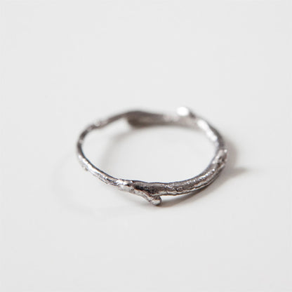 THIN BRANCH BAND {white gold}