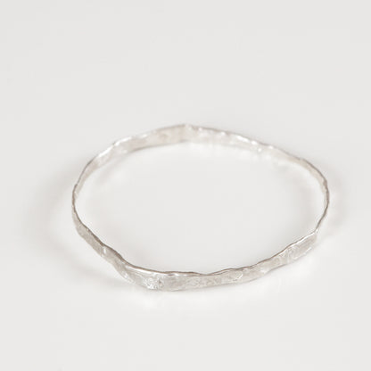 IMPRINTED BANGLE {silver}