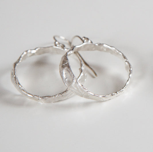 SMALL IMPRINTED HOOPS silver